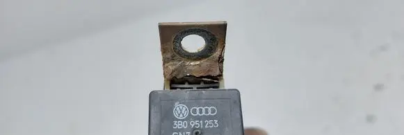 Volkswagen PASSAT B6 Other relay 3B0951253