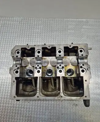 Volkswagen Polo IV 9N3 Engine head 045103373H