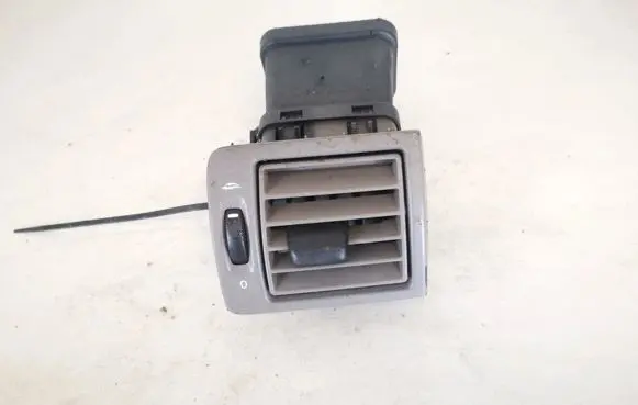 Volvo S40 Dash center air vent grill y01128