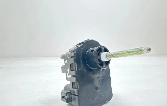 Headlight level adjustment motor