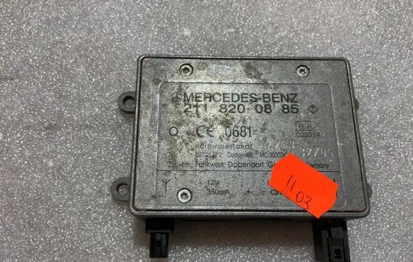 Mercedes-Benz E W211 Bluetooth antenna 2118200885 A2118200885