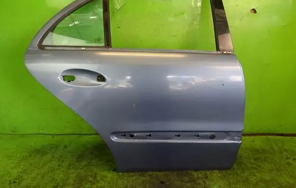 Toyota Avensis T270 Rear door