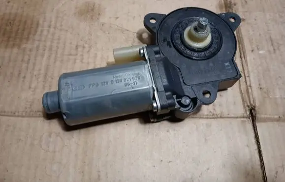 Ford Fusion Front door window regulator motor 0130821939