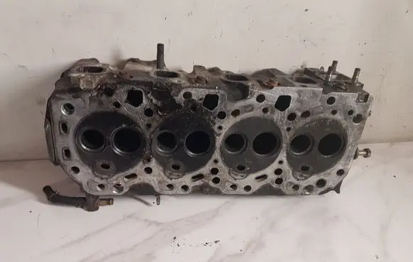 Toyota Carina T210 Engine head 
