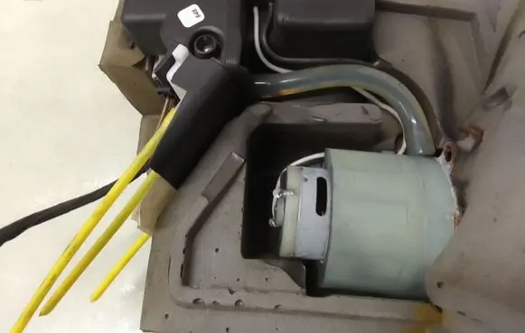 Mercedes-Benz A W168 Central locking vacuum pump 1688000148