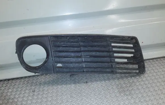 Audi A6 S6 C5 4B Front fog light trim/grill 