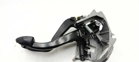 BMW 2 F22 F23 Clutch pedal 6878301