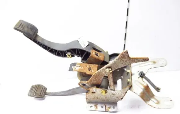 Ford Mondeo Mk III Pedal assembly 