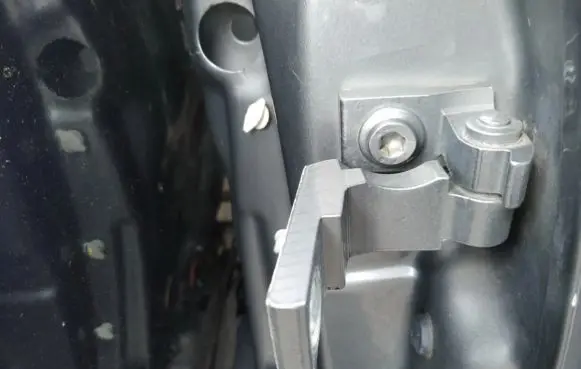 Audi A4 S4 B7 8E 8H Rear door lower hinge
