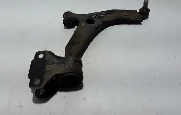 Volvo V40 Front lower control arm/wishbone 31340231