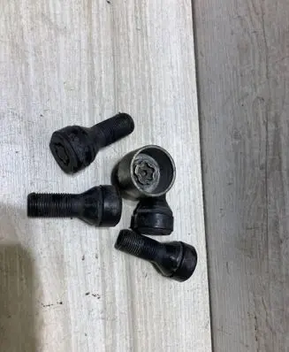 BMW 3 G20 G21 Anti-theft wheel nuts and lock 