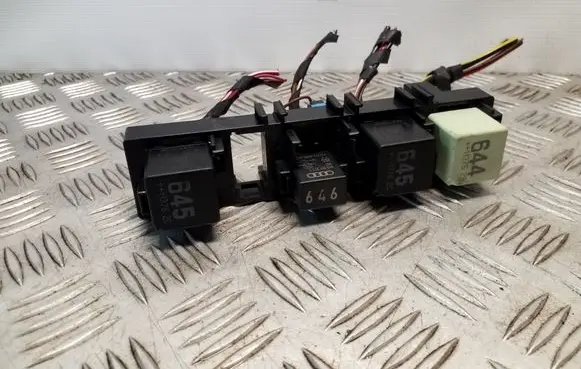 Volkswagen PASSAT B7 Relay mounting block 4H0951253A 4H0951253C 4H0951253