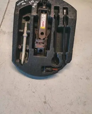Jeep Cherokee KL Tool set 68145663AA