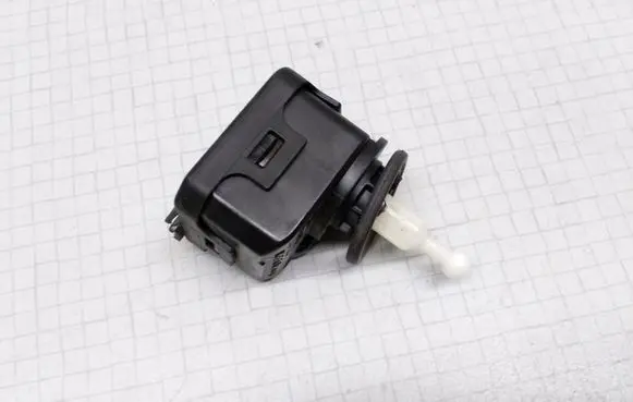 Volkswagen PASSAT B5.5 Headlight level adjustment motor 1J0941295C 007878