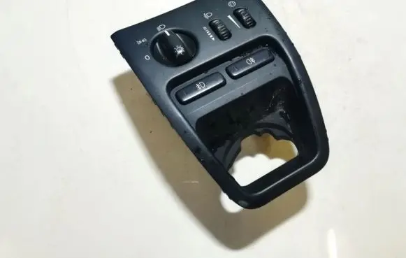 Volvo XC90 Light switch 8685452