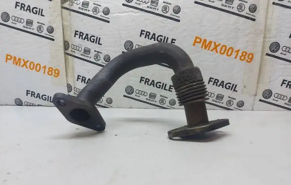 Volkswagen PASSAT B6 Engine coolant pipe/hose 03G131521