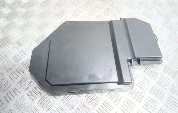 Audi A6 S6 C6 4F Fuse box cover 4F0035613