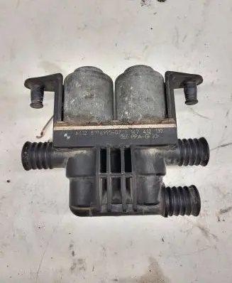BMW 5 E39 Coolant heater control valve 8374995 1147412137