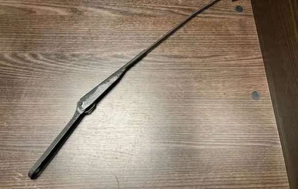 Nissan Primastar Front wiper blade arm 180005697