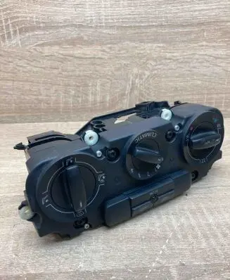Volkswagen Golf V Climate control unit 1CF74730920