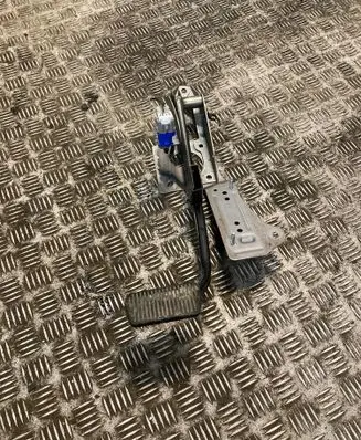 Ford Focus Brake pedal BV612467JB