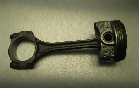 Toyota Yaris Piston with connecting rod 47020 BV379