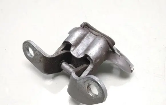 Toyota Auris E180 Rear door upper hinge