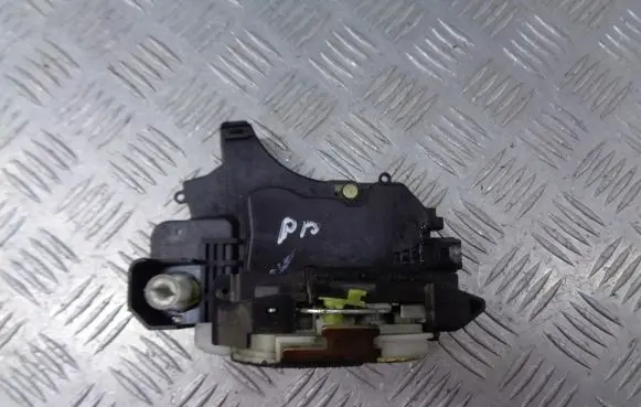 Mitsubishi Colt CZ3 Front door lock