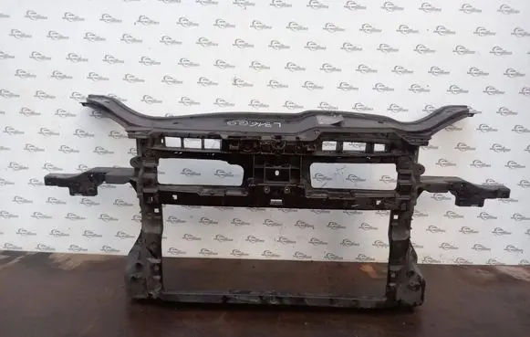 Volkswagen Golf V Radiator support slam panel