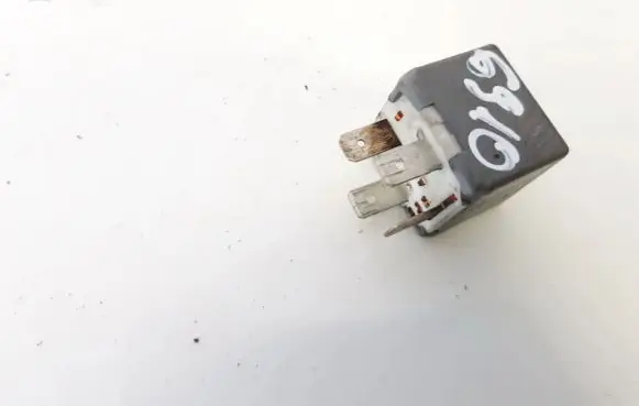 Audi A6 S6 C4 4A Other relay 443951253K 899512