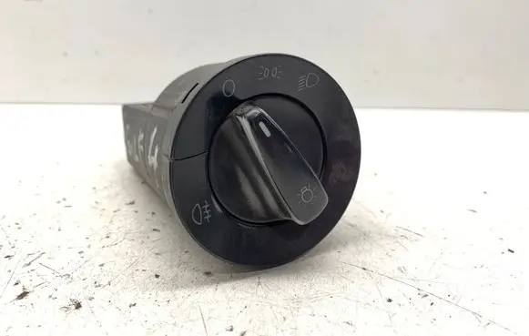 Volkswagen Golf IV Light switch 1C0941531 C1T2259