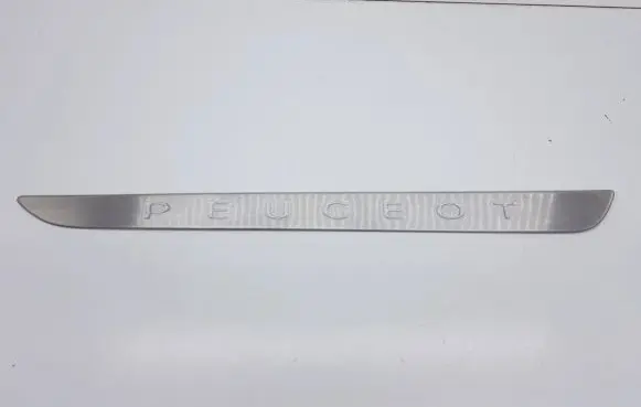Peugeot 208 Front sill trim cover 9675541580