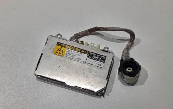Lexus IS 200-300 Xenon control unit/module 8596753020