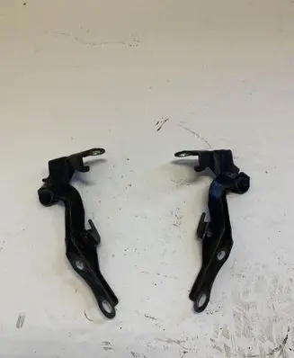 Toyota Avensis T250 Engine bonnet/hood hinges