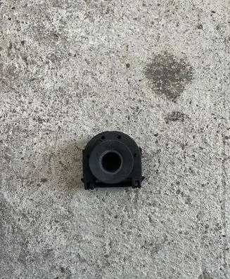 Nissan Note (E11) Radiator mount bracket 9639048580