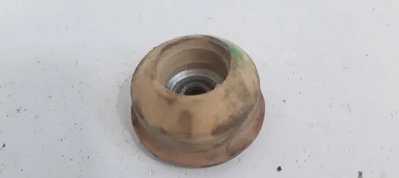 Volkswagen PASSAT B5.5 Front coil spring rubber mount 