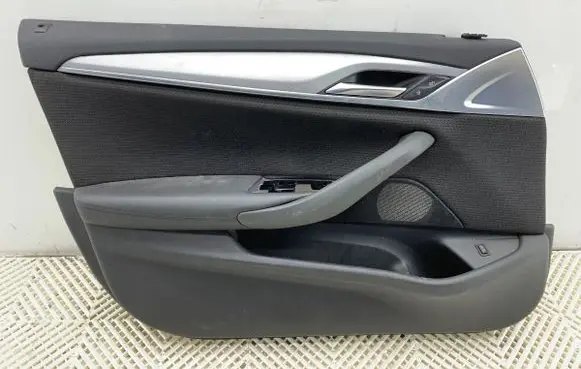 BMW 5 G30 G31 Front door card panel trim