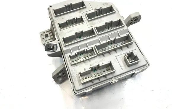 KIA Carens II Fuse module 919501D540 K1968