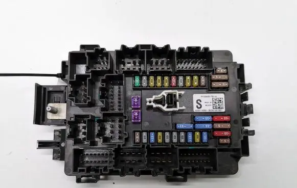 Tesla Model S Fuse module 1034409-00-A