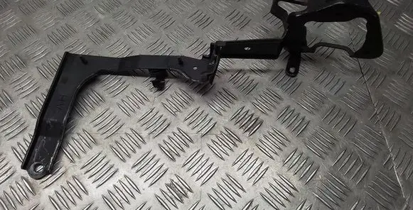 Lexus RX 330 - 350 - 400H Radiator support slam panel bracket 