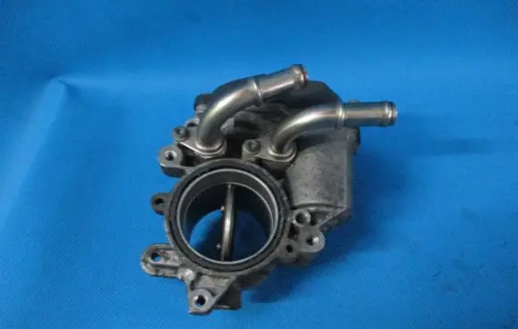 Volkswagen Golf Cross Throttle valve 04L128063P