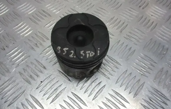 Volkswagen PASSAT B5.5 Piston 