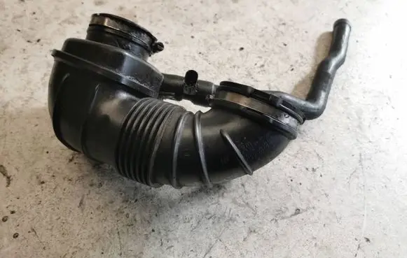 Mercedes-Benz C W204 Turbo air intake inlet pipe/hose A6510900437 A6510940697