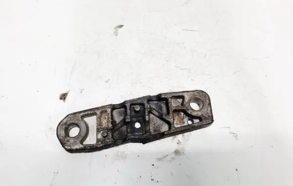 Volvo XC90 Engine mounting bracket 30665956