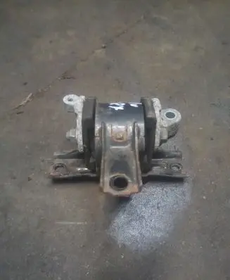 Mitsubishi ASX Engine mount bracket