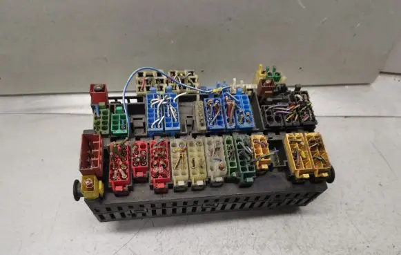 Volkswagen Transporter - Caravelle T4 Fuse module 357937039 028906124