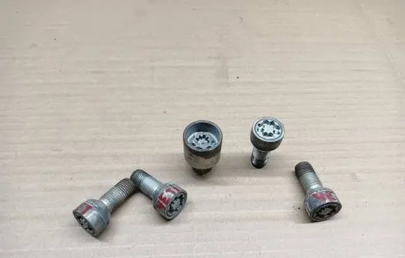Skoda Yeti (5L) Anti-theft wheel nuts and lock 