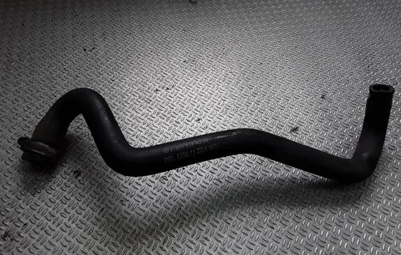 Mercedes-Benz Sprinter W901 W902 W903 W904 Engine coolant pipe/hose A9018324323