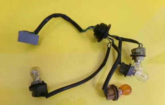 Ford Mondeo Mk III Tail light bulb cover holder