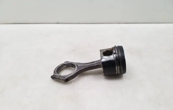 Subaru Outback Piston with connecting rod